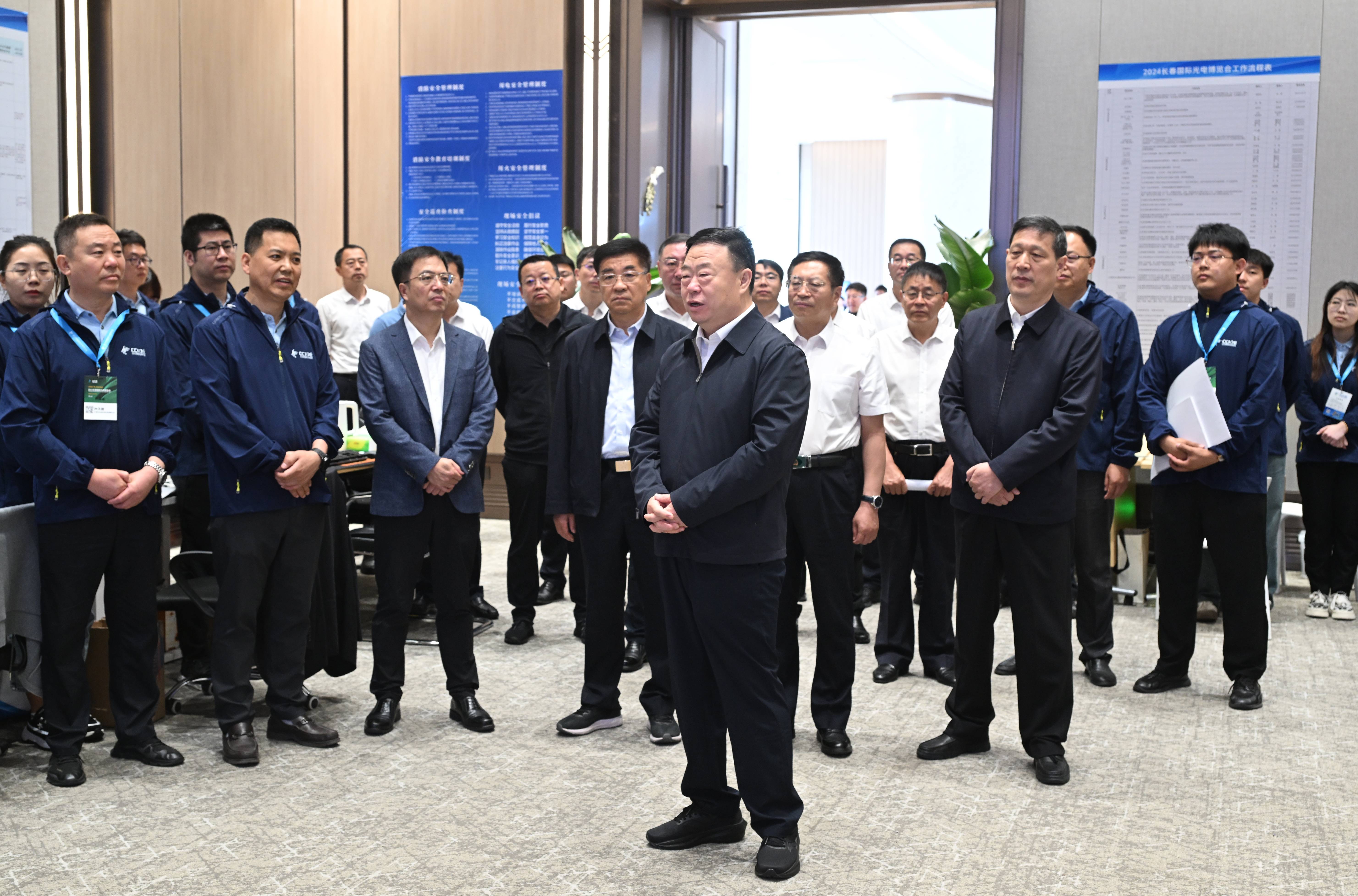 2024.6.15張恩慧到中鐵博覽城調研光博會進度(1).jpg
